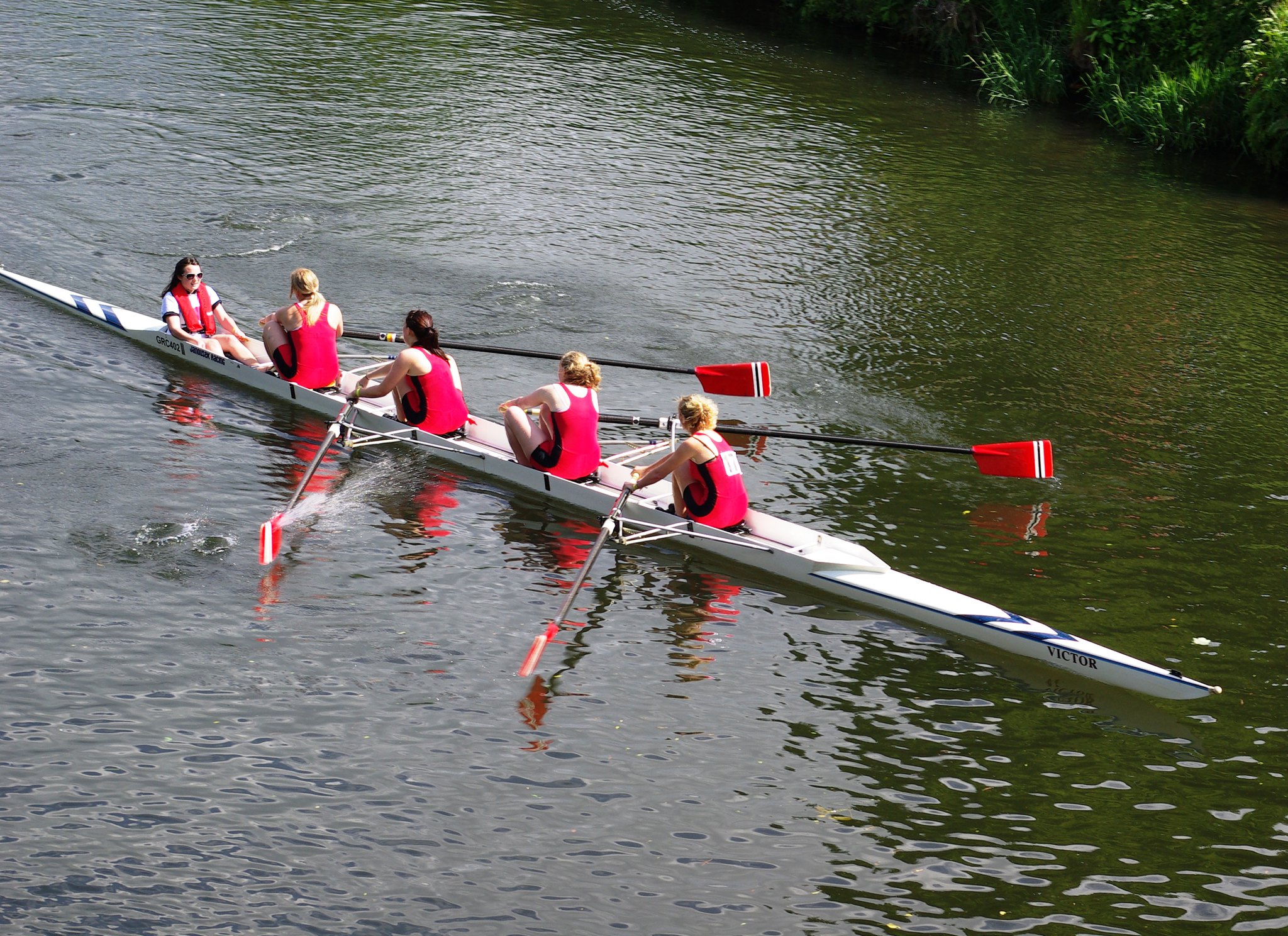 Women Rowing (CC Kanu101)